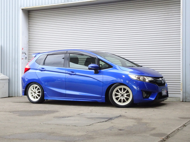 フィット 1.5 RS 6MT車高調SPOONマフラーRAYS