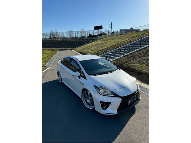 プリウス 1.8 S ツーリングセレクション G's 社外アルミホイール 車高調 ナビ