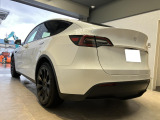 モデルY RWD 純正20インチアルミホイール 黒内装