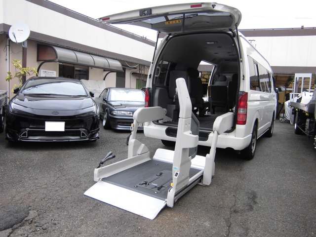 ハイエースコミューター  車いす移動車タイプBストレチャー固定装置