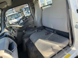 車内3人乗り!