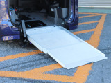 セレナ 2.0 B チェアキャブ スロープタイプ 車いす1名 送迎仕様 