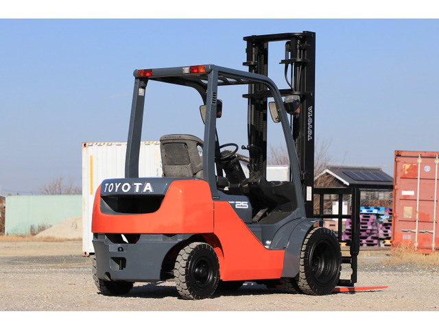 トヨタ2.5トンディーゼルターボフォークリフト！！ヒンジ付 トヨタ2.5トンディーゼルターボフォークリフト！！ヒンジ付 【公式通販】