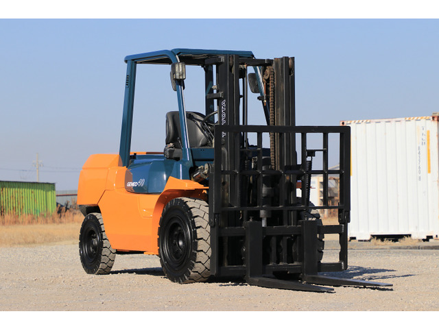 フォークリフト 車体 ディーゼルエンジン 近隣無料配送