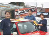 我々がお客様の対応をいたします。左から中西と大庭と溝辺です。毎日洗車したり車をきれいにしたりしてます。輸入車好きの3人です。よろしくお願いします。