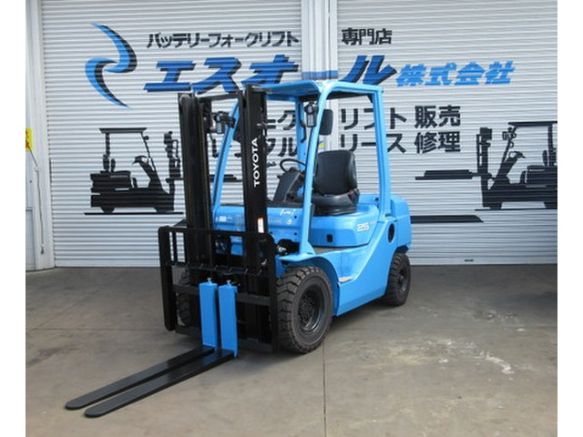 トヨタL&F エンジンフォークリフト 3.0M 2.5t