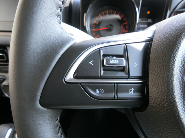 スズキジムニーJB64 XCグレード革巻きステアリング　納車外し品 スズキジムニーJB64 XCグレード革巻きステアリング 納車外し品
