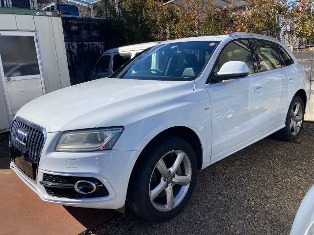 Q5 3.0 TFSI クワトロ 4WD パノラマルーフ バックカメラ