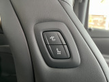 運転席から助手席のシート操作が可能です。