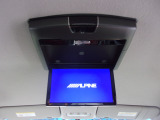 アルパイン製後席用フリップダウンモニター。