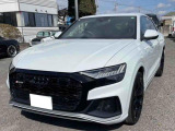 アウディ Q8