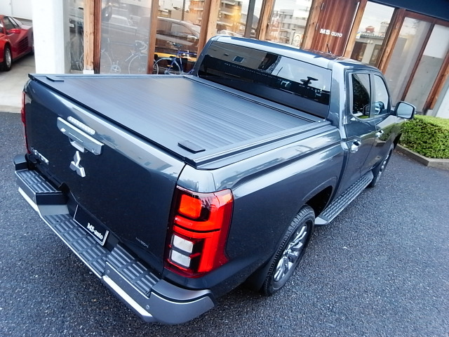 三菱 トライトン 2.4 GLS ディーゼル 4WD シャッター式トノカバー純正