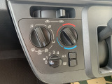 お客様のカーライフをより快適で楽しいものにする為のサポートを行っています。車選びに迷った時のアドバイス、購入後のメンテナンス、更にはドライブをもっと楽しむ為のアイデアや情報の提供まで、幅広くお手伝い。