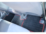フロアマットの気になる汚れなど大きなダメージはなく、良好な状態です☆気になる点が御座いましたらお気軽にご相談ください♪