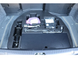 トランクの下にはジャッキなどの工具類が収納されております☆使用方法などご不明な点が御座いましたらお気軽にご質問ください♪