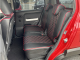 テーブルからキッズルームが見えるので安心してお車探しが可能です!