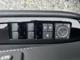ドアの開閉に合わせてドアミラーを開閉してくれるオートリトラクタブルミラー付き!駐停車時にドアミラーを擦られるリスクを軽減することができます!!