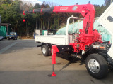より高く、遠くへ荷物を届けることができる為、狭い場所での作業や障害物を避けての荷揚げなど多様な状況に対応できます。