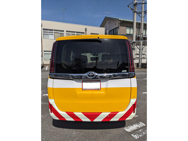 中古車 トヨタ ノア 2.0 X マルチ ユーティリティ 4WD R2年式道路作業  