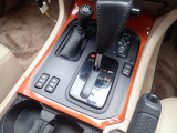 室内装備も充実しています。フロア4速AT/フルタイム4WD