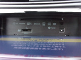 CD,DVD,SDカードスロットル。