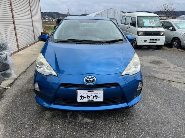 アクア 1.5 S 自動車税込み、夏冬タイヤ付き、