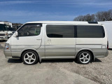 ハイエースバン  サンルーフ付き/8人乗り