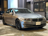 5シリーズセダン 528i 3L NAエンジン 黒革シート