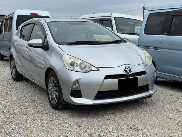 アクア 1.5 S 車検令9年1月 Pスタート バックカメラ