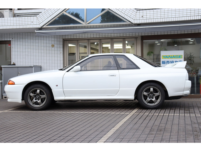 日産 スカイラインGT-R 2.6 4WD 整備記録簿16枚 の中古車詳細