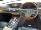 LS 600h 4WD ハイブリッド車 4WD