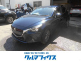 鮮やかなブルーが目を引く、スタイリッシュなデミオXD。