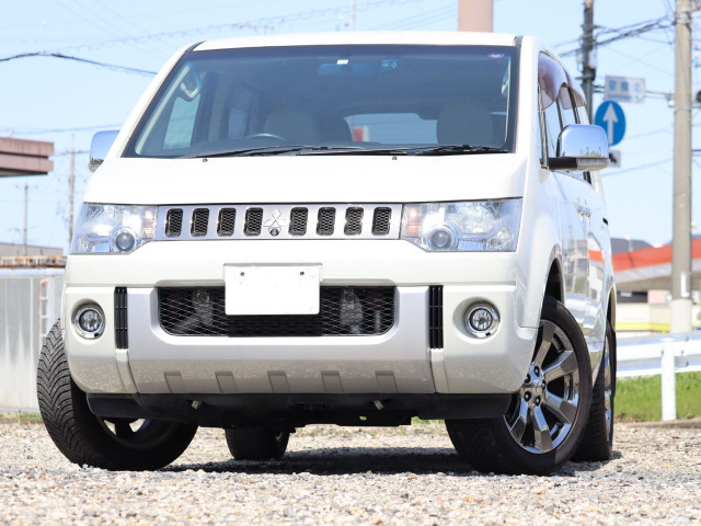 デリカD:5 2.2 ロイヤルエクシード 4WD 車検2年付価格 本革シート MMCSナビ