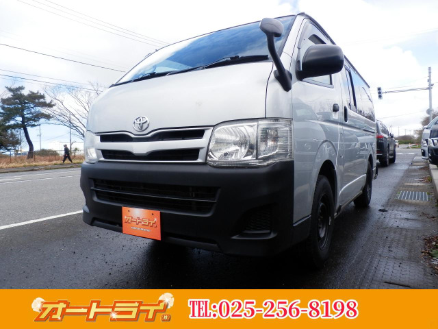 ハイエースバン 3.0 DX ロング ディーゼル 4WD ETCナビキーレスRヒータ4WD