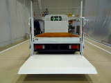 荷台内寸:307&times;162&times;38 三方開 床/前立て鳥居鉄板張り 垂直PG/600kg 長:100cm/有効長:87cm 幅:158cm 左リア支柱PG上下スイッチ 左シャシリアPGスイッチコード