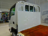 荷台内寸:307&times;162&times;38 三方開 床/前立て鳥居鉄板張り 垂直PG/600kg 長:100cm/有効長:87cm 幅:158cm 左リア支柱PG上下スイッチ 左シャシリアPGスイッチコード