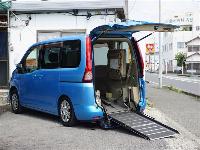 セレナ 2.0 20S チェアキャブ スロープタイプ 車いす2名仕様 2列目電動ウィンチ3列目...