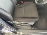 こちらが運転席シートの座面のへたりです