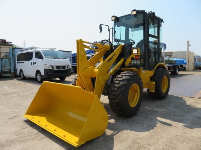 コマツ ホイールローダー コマツ WA40-8 タイヤ新品