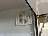 大型換気扇でグングン換気します!