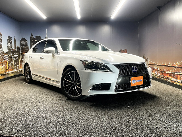 LS 600h Fスポーツ 4WD 黒本革シート