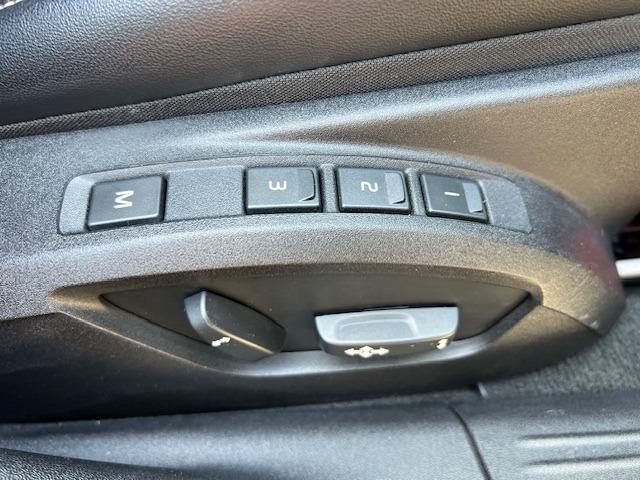 ボルボ V40 T5 Rデザイン 黒革シート・ナビ・ETC・バックカメラ の中古
