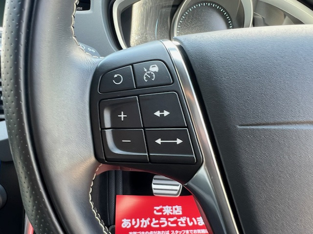 ボルボ V40 T5 Rデザイン 黒革シート・ナビ・ETC・バックカメラ の中古