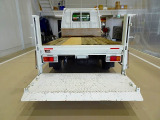 2段折れ式垂直パワーゲート 300kg 極東開発/V300-1SRT1 長:81cm/有効長:70cm 有効幅:140cm 左リア支柱PGスイッチ 左シャシリアPGスイッチコード