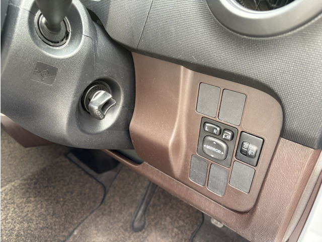 トヨタ パッソ 1.0 X 即納車可能 の中古車詳細 (91,600km, シルバー