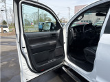タンドラのような車なら、全て4WDだと思われがちですが、実際はFRも多いんです・・・(^^;)ですが、こちらの車両は【パートタイム4WD】ですので、ご安心ください!