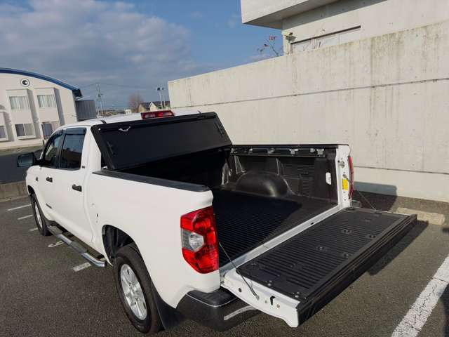 米国トヨタ タンドラ クルーマックス SR5 5.7 V8 4WD クルーマックス