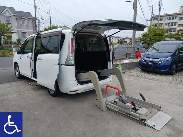 セレナ  福祉車両 電動リフト 左オートステップ