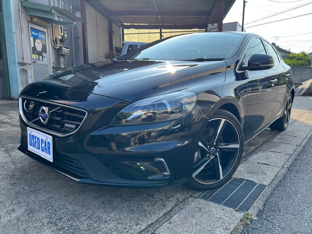 V40 T5 Rデザイン 革シート・ナビ・ETC・バックカメラ