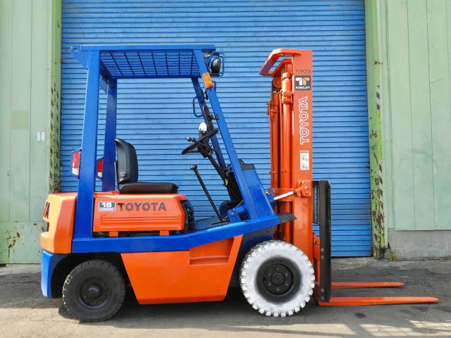 関東輸送費無料 トヨタL&F エンジンフォークリフト ハイマスト4.5m LP
